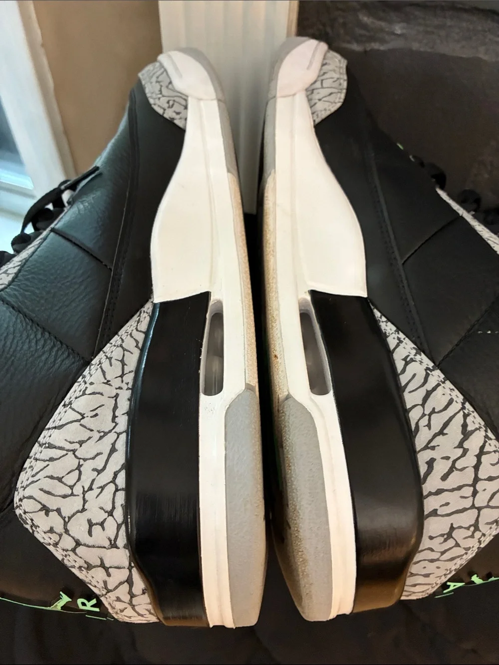 Jordan accents up black